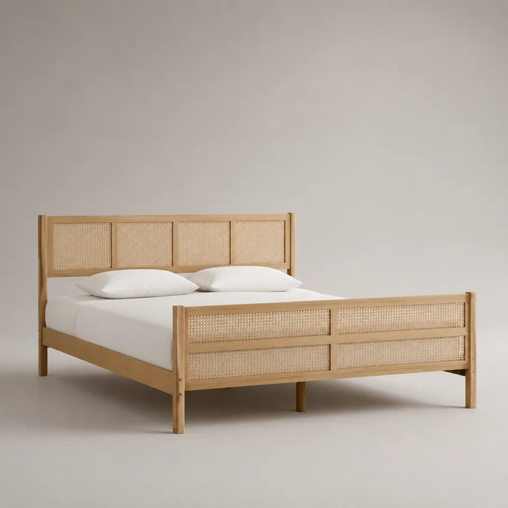 Lit 160 x 200 cm en bois massif finition bois naturel tête et pied en cannage rotin structure rectangulaire sommier à lattes intégré L215 x P175 x H110 cm